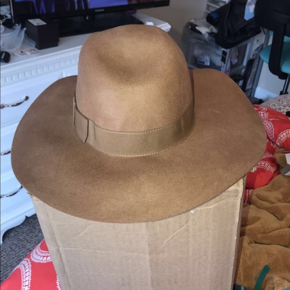 HAt - Picture 2 of 3